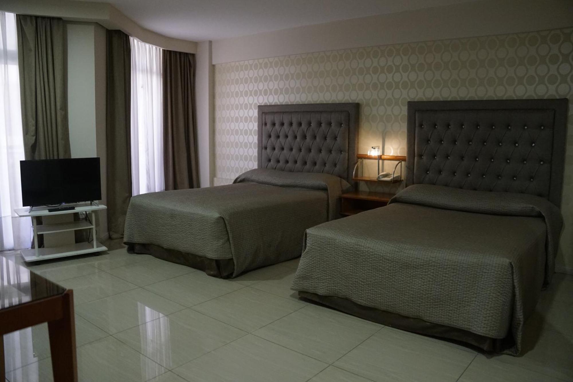 Hotel Howard Johnson Rosario Exteriör bild
