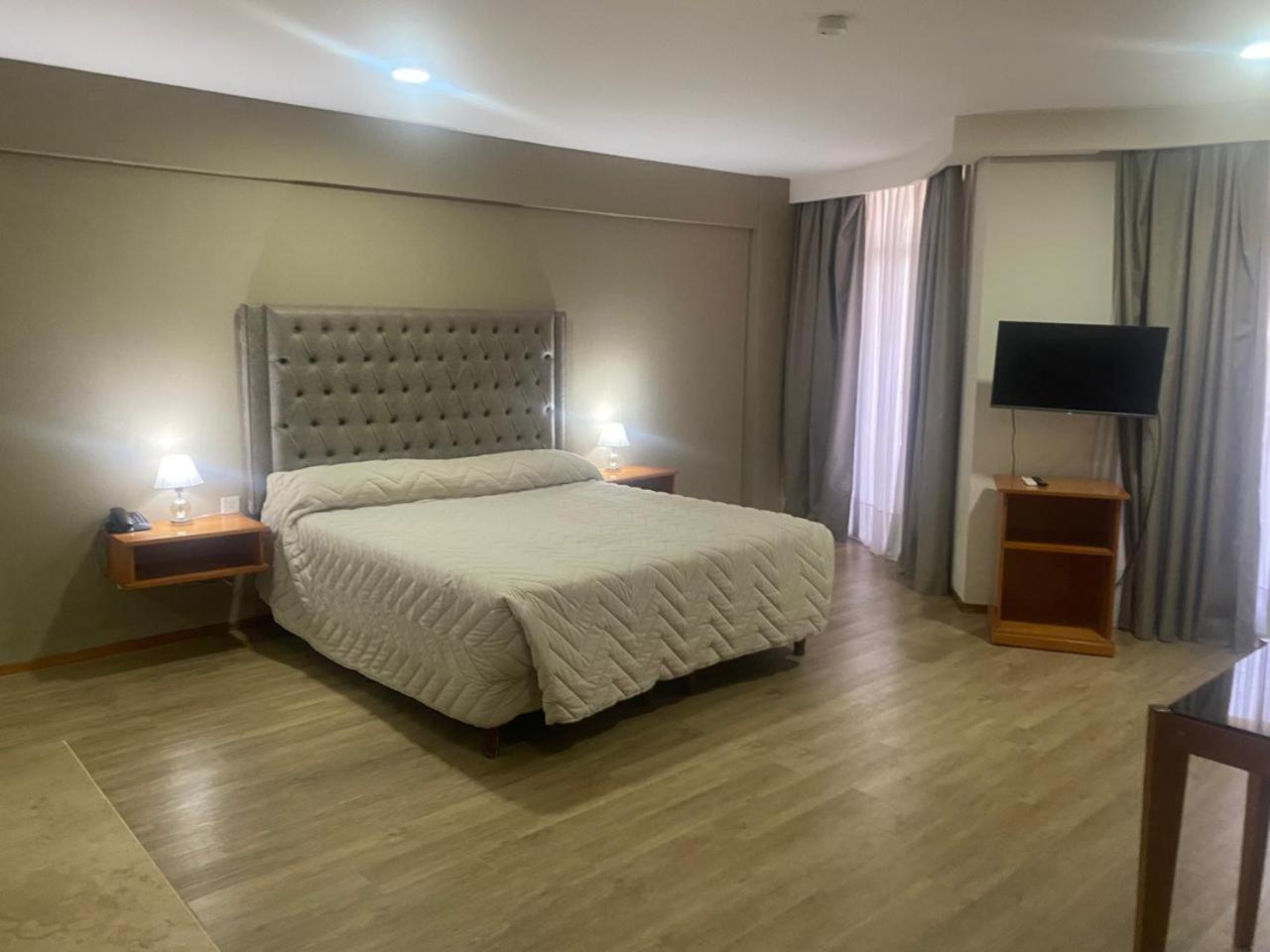 Hotel Howard Johnson Rosario Exteriör bild
